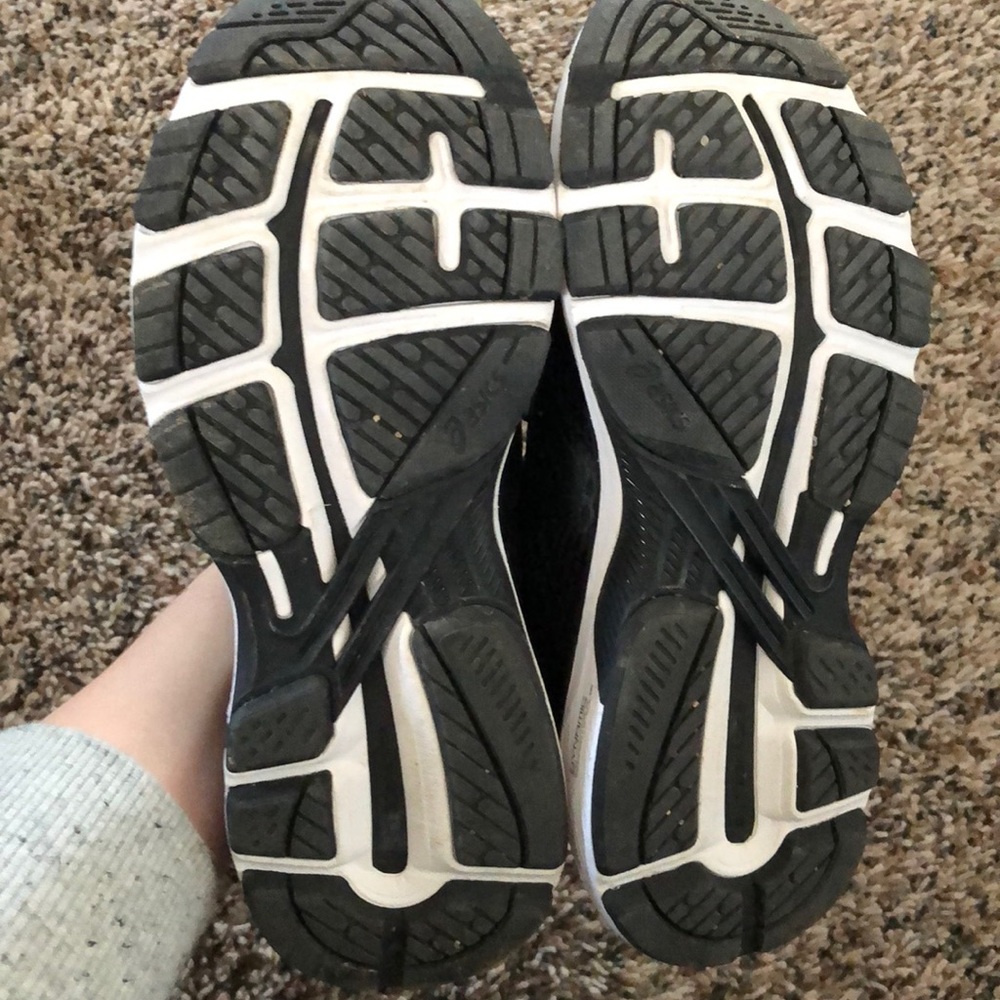 ASICS running shoes. - Picture 3 of 3